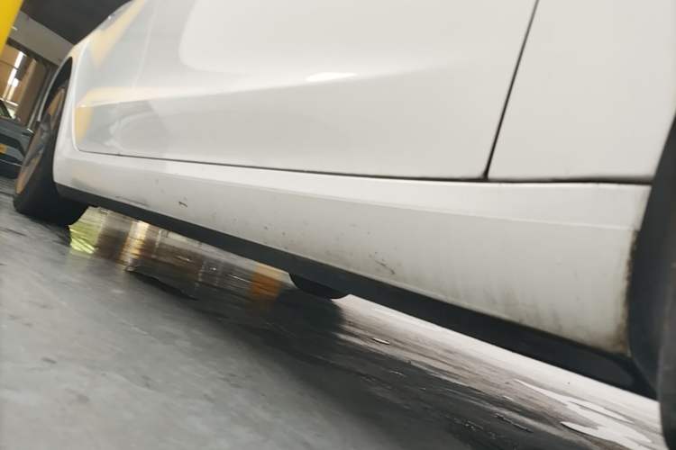 Used Tesla Model 3 2020 Revised Version Standard Range Rear-Wheel Drive – Upgraded Edition Right Side Sill