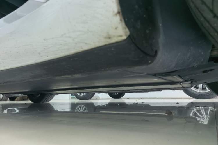 Used Tesla Model 3 2020 Standard Range Rear-Wheel Drive Upgraded Version Right Side Sill