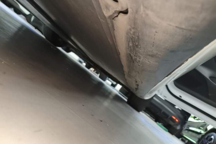 Used Tesla Model 3 2020 Standard Range Rear-Wheel Drive Upgraded Version Right Side Sill