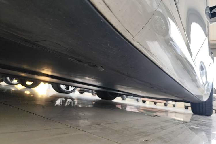 Used Tesla Model 3 2020 Refreshed Version Long-Range Rear-Wheel Drive Right Side Sill