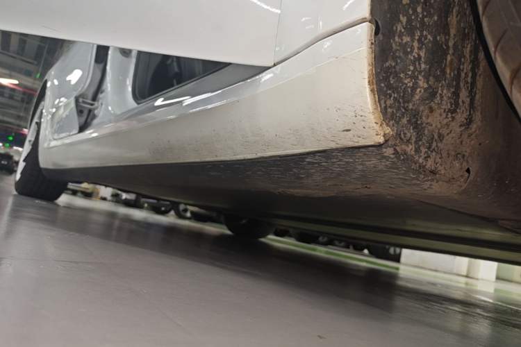 Used Tesla Model 3 2020 Standard Range Rear-Wheel Drive Upgraded Version Right Side Sill