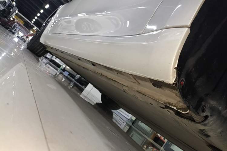 Used Tesla Model 3 2020 Standard Range Rear-Wheel Drive Upgraded Version Right Side Sill