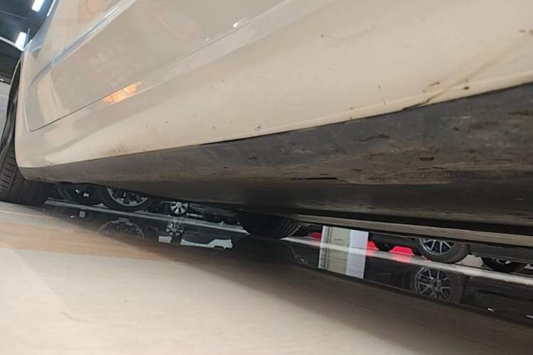 Used Tesla Model 3 2020 Standard Range Rear-Wheel Drive Upgraded Version Right Side Sill