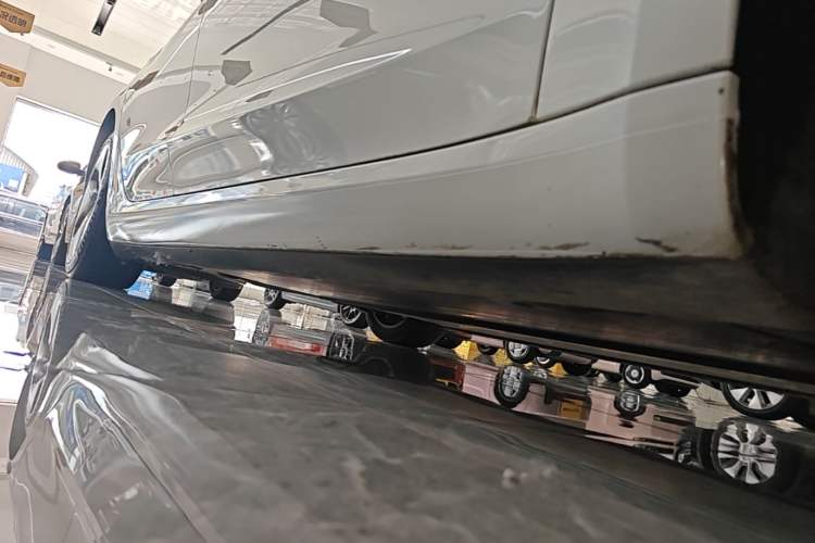 Used Tesla Model 3 2020 Revised Version Standard Range Rear-Wheel Drive – Upgraded Edition Right Side Sill