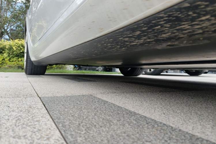 Used Tesla Model 3 2020 Standard Range Rear-Wheel Drive Upgraded Version Right Side Sill