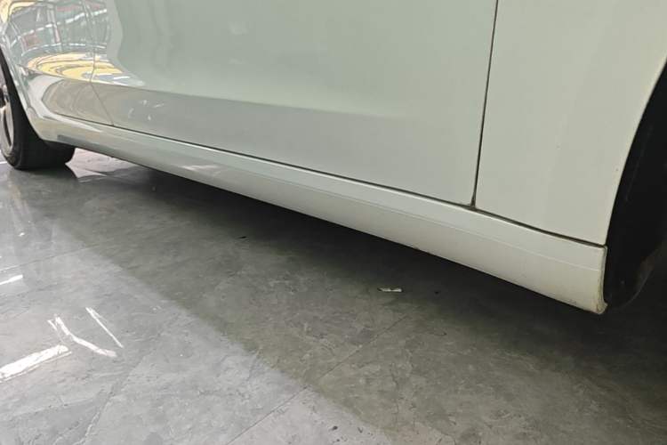 Used Tesla Model 3 2020 Refreshed Version Long-Range Rear-Wheel Drive Right Side Sill
