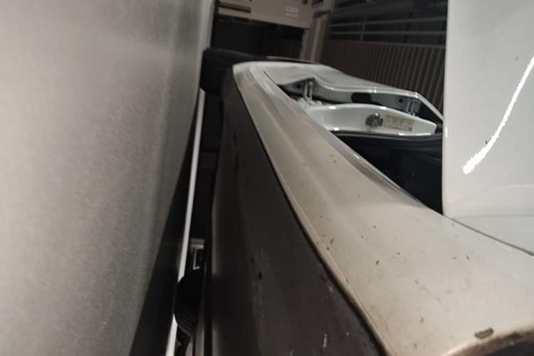 Used Tesla Model 3 2020 Revised Version Standard Range Rear-Wheel Drive – Upgraded Edition Right Side Sill