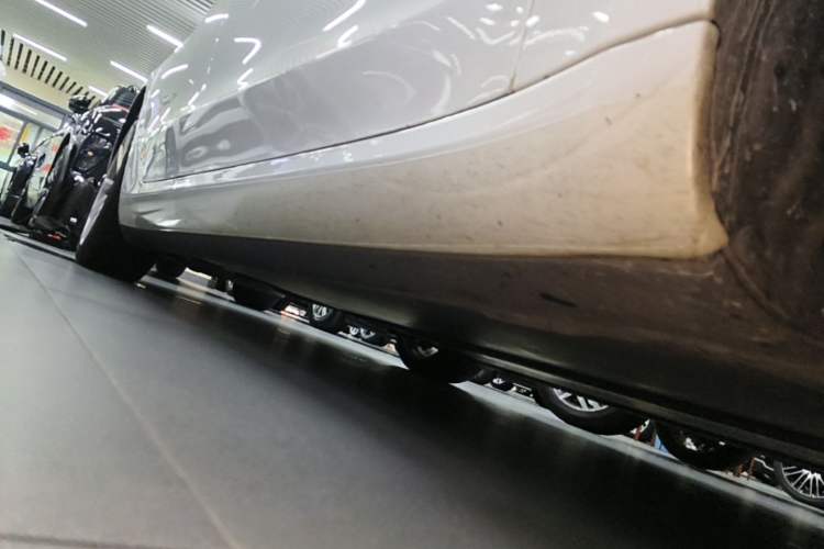 Used Tesla Model 3 2020 Refreshed Version Long-Range Rear-Wheel Drive Right Side Sill
