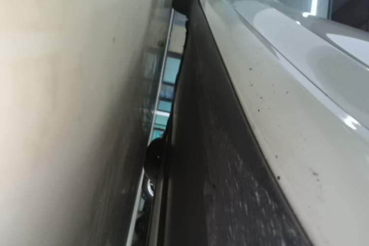 Used Tesla Model 3 2020 Revised Version Standard Range Rear-Wheel Drive – Upgraded Edition Right Side Sill