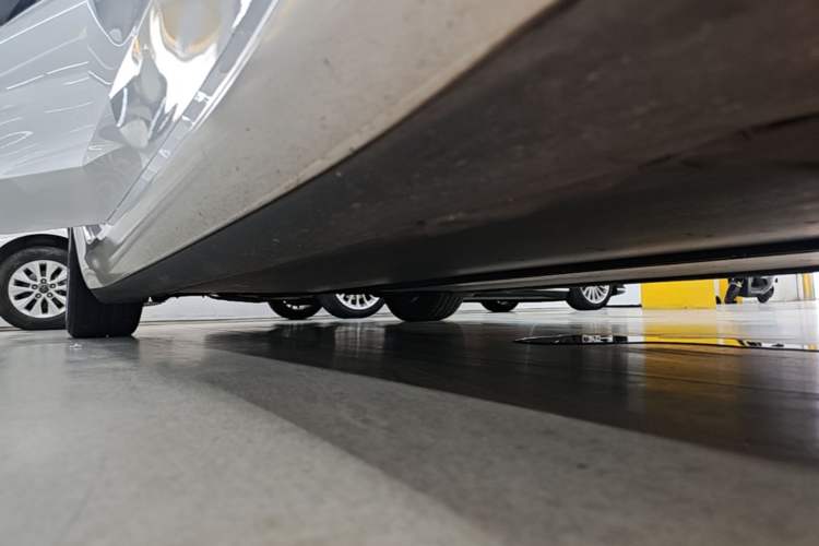 Used Tesla Model 3 2020 Standard Range Rear-Wheel Drive Upgraded Version Right Side Sill