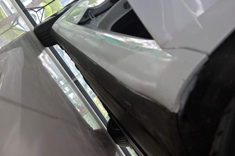 Used Tesla Model 3 2020 Revised Version Standard Range Rear-Wheel Drive – Upgraded Edition Right Side Sill
