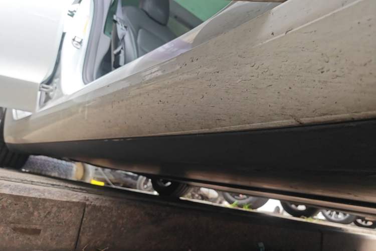 Used Tesla Model 3 2020 Standard Range Rear-Wheel Drive Upgraded Version Right Side Sill