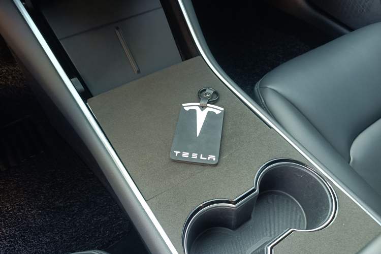 Used Tesla Model 3 2020 Revised Version Standard Range Rear-Wheel Drive – Upgraded Edition Vehicle Key