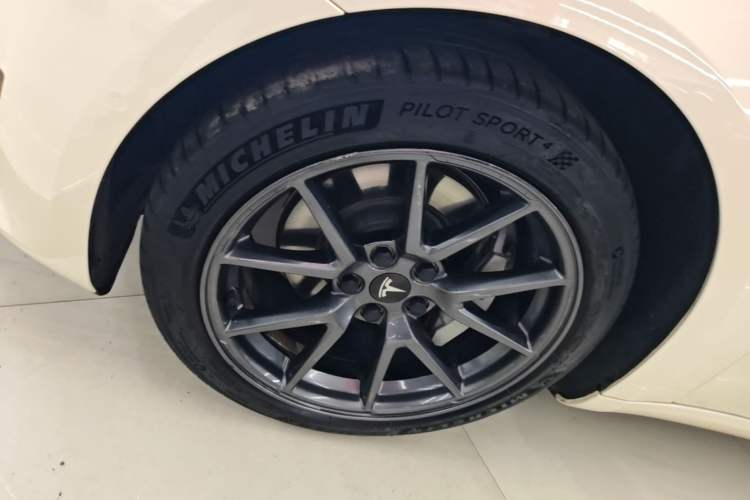 Used Tesla Model 3 2020 Revised Version Standard Range Rear-Wheel Drive – Upgraded Edition Left Front Wheel Hub