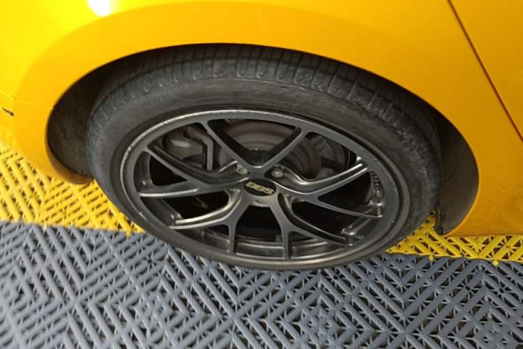 Used Tesla Model 3 2020 Revised Version Standard Range Rear-Wheel Drive – Upgraded Edition Right Rear Wheel Hub
