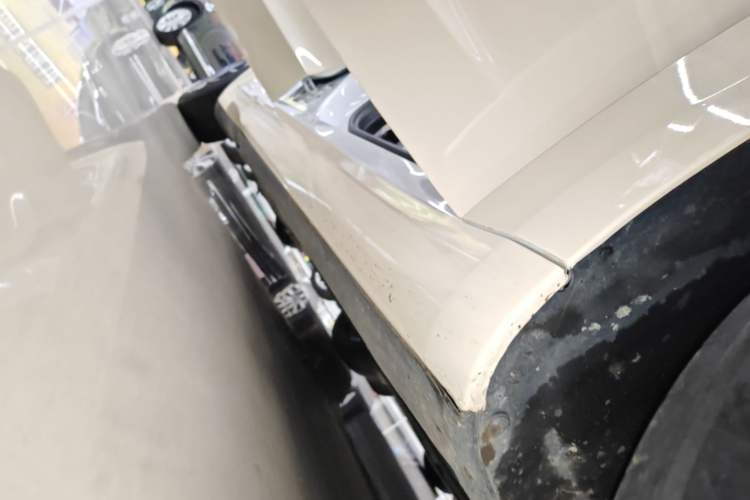 Used Tesla Model 3 2020 Revised Version Standard Range Rear-Wheel Drive – Upgraded Edition Right Side Sill