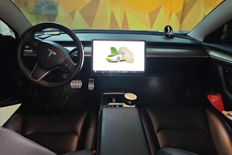 Used Tesla Model 3 2021 Revised Version II – Performance High-Performance All-Wheel-Drive Edition Center Console