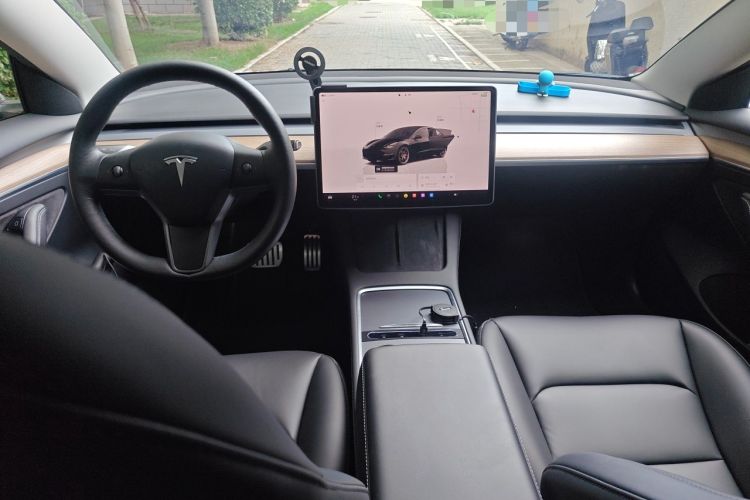 Used Tesla Model 3 2021 Revised Version II – Performance High-Performance All-Wheel-Drive Edition Center Console