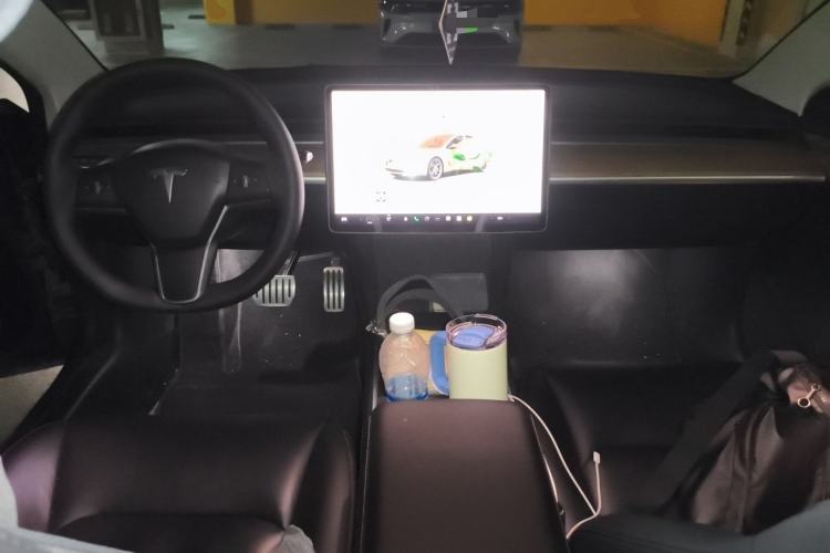 Used Tesla Model 3 2021 Revised Version II – Performance High-Performance All-Wheel-Drive Edition Center Console