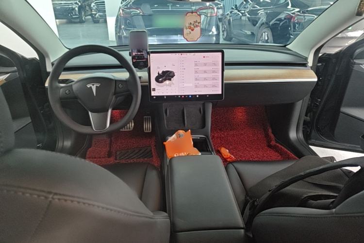 Used Tesla Model 3 2021 Revised Version II – Performance High-Performance All-Wheel-Drive Edition Center Console