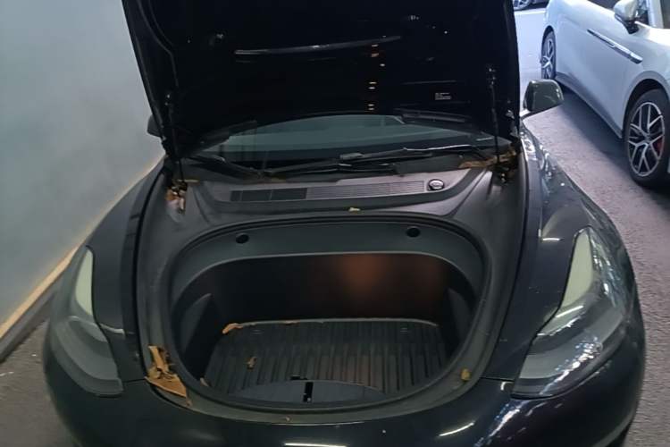 Used Tesla Model 3 2021 Revised Version II – Performance High-Performance All-Wheel-Drive Edition Engine Bay