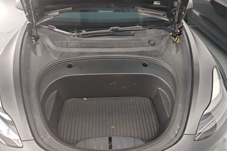 Used Tesla Model 3 2021 Revised Version II – Performance High-Performance All-Wheel-Drive Edition Engine Bay