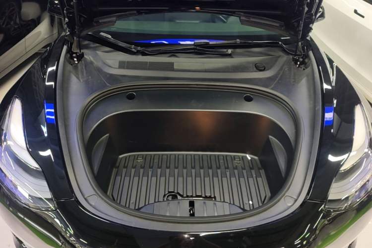 Used Tesla Model 3 2021 Revised Version II – Performance High-Performance All-Wheel-Drive Edition Engine Bay