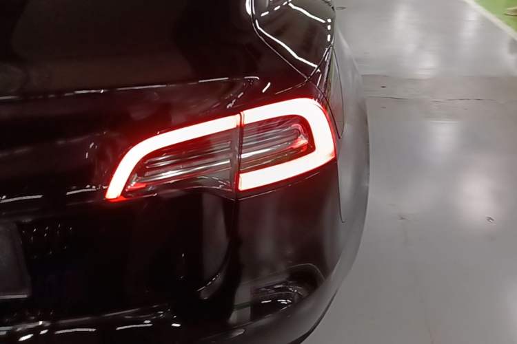 Used Tesla Model 3 2021 Standard Range Rear-Drive Upgraded Version Exterior 3