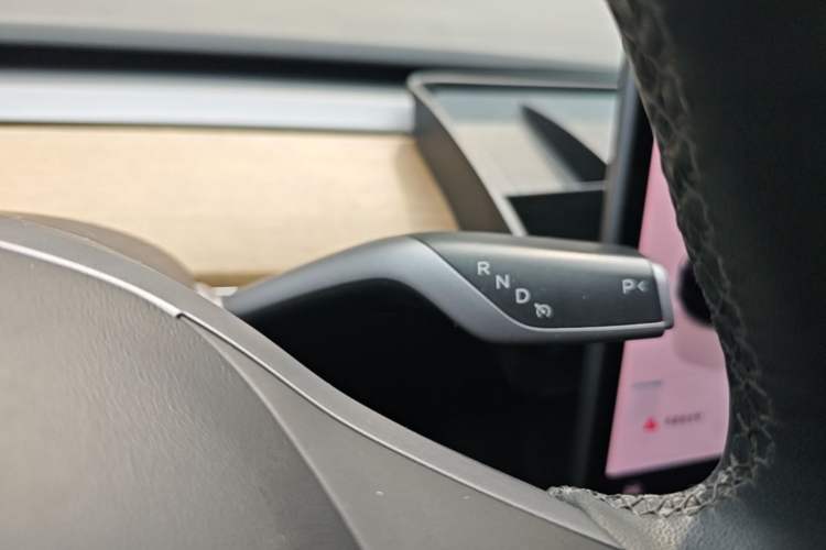 Used Tesla Model 3 2021 Revised Version II – Performance High-Performance All-Wheel-Drive Edition Gear Lever