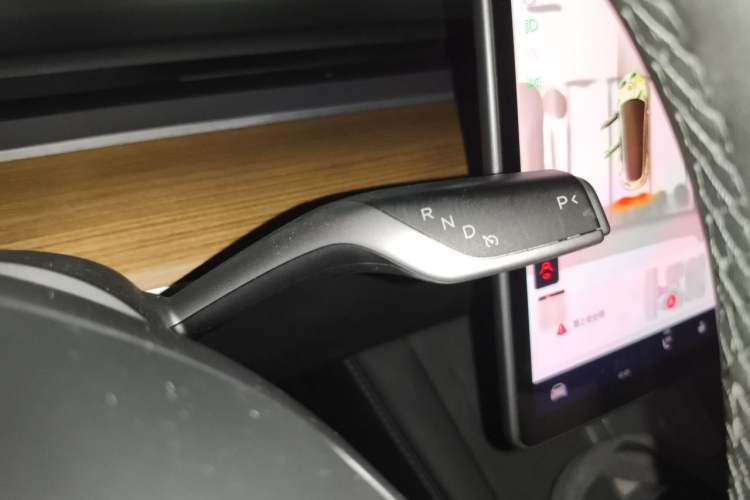 Used Tesla Model 3 2021 Revised Version II – Performance High-Performance All-Wheel-Drive Edition Gear Lever