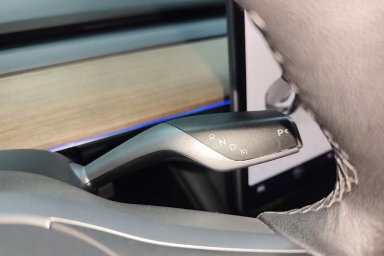 Used Tesla Model 3 2021 Revised Version II – Performance High-Performance All-Wheel-Drive Edition Gear Lever