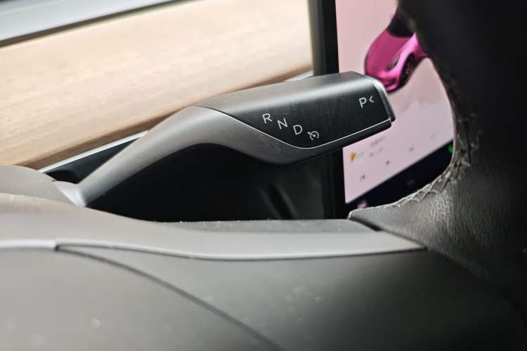Used Tesla Model 3 2021 Revised Version II – Performance High-Performance All-Wheel-Drive Edition Gear Lever