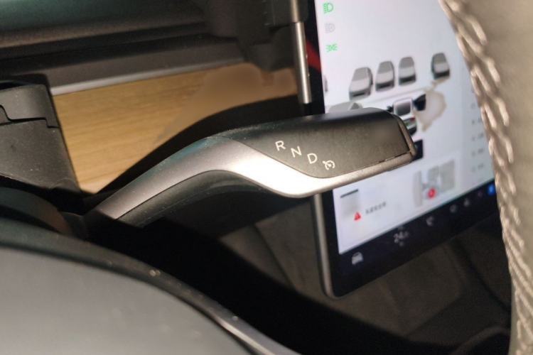 Used Tesla Model 3 2021 Revised Version II – Performance High-Performance All-Wheel-Drive Edition Gear Lever