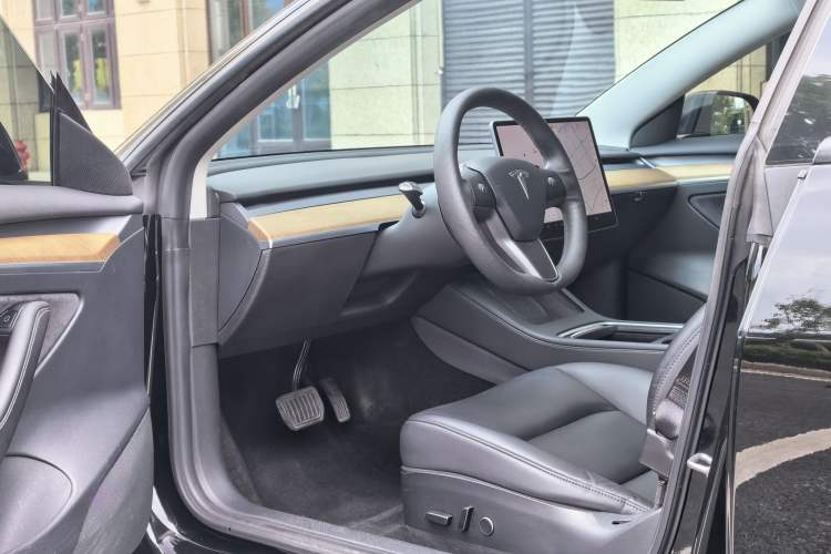 Used Tesla Model 3 2021 Standard Range Rear-Drive Upgraded Version Interior 1