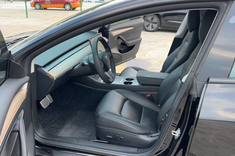 Used Tesla Model 3 2021 Performance High-Performance All-Wheel-Drive Version Interior 1