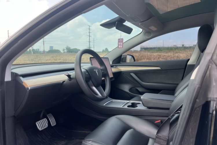 Used Tesla Model 3 2021 Revised Version II – Performance High-Performance All-Wheel-Drive Edition Interior 3