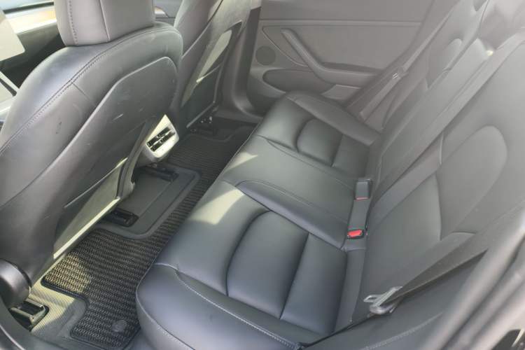 Used Tesla Model 3 2021 Revised Version II – Performance High-Performance All-Wheel-Drive Edition Interior 4