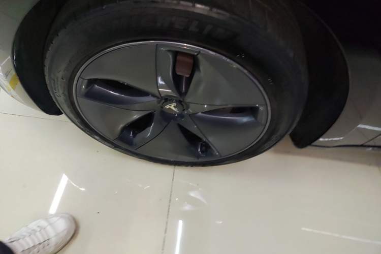 Used Tesla Model 3 2021 Standard Range Rear-Drive Upgraded Version Left Front Wheel Hub