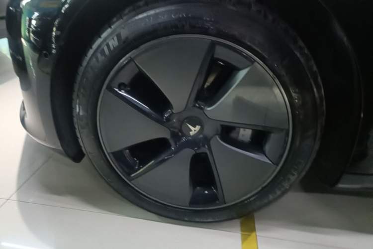 Used Tesla Model 3 2021 Standard Range Rear-Wheel Drive Upgraded Version 3D6 Left Front Wheel Hub