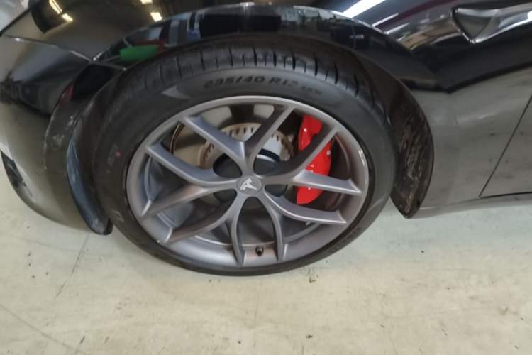 Used Tesla Model 3 2021 Performance High-Performance All-Wheel-Drive Version Left Front Wheel Hub