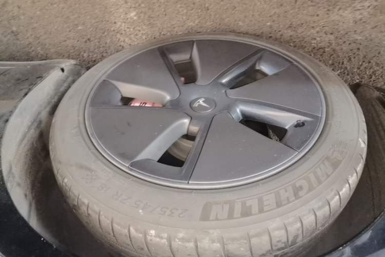 Used Tesla Model 3 2021 Standard Range Rear-Wheel Drive Upgraded Version 3D6 Left Front Wheel Hub