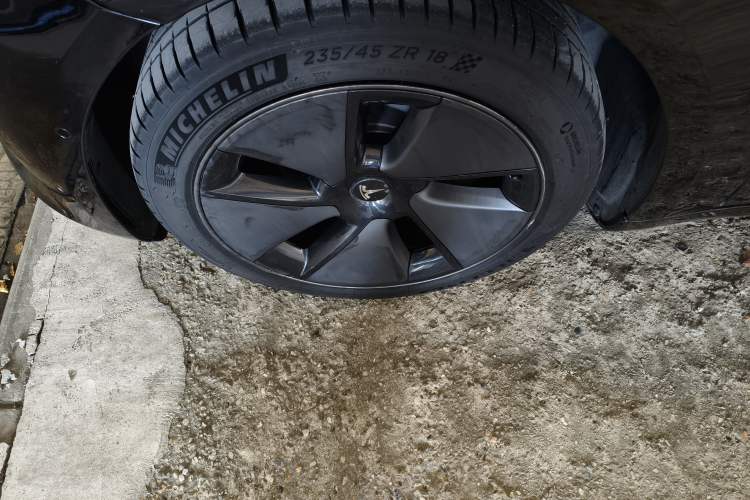 Used Tesla Model 3 2021 Standard Range Rear-Drive Upgraded Version Left Front Wheel Hub