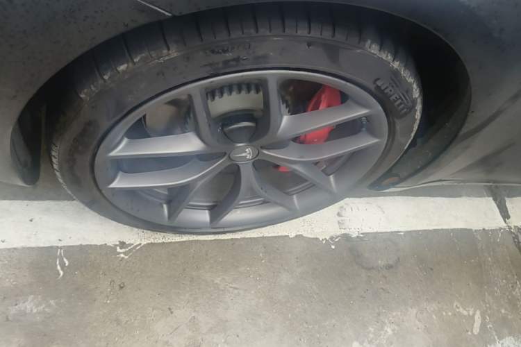 Used Tesla Model 3 2021 Performance High-Performance All-Wheel-Drive Version Left Front Wheel Hub