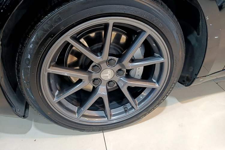 Used Tesla Model 3 2021 Standard Range Rear-Drive Upgraded Version Left Front Wheel Hub
