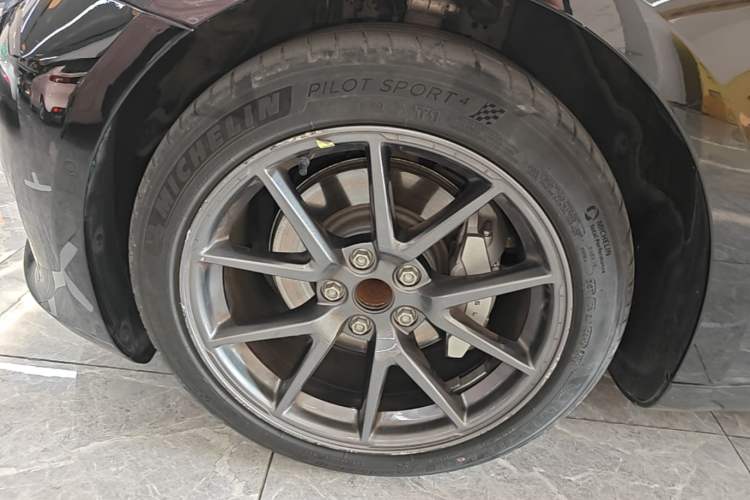 Used Tesla Model 3 2021 Standard Range Rear-Drive Upgraded Version Left Front Wheel Hub