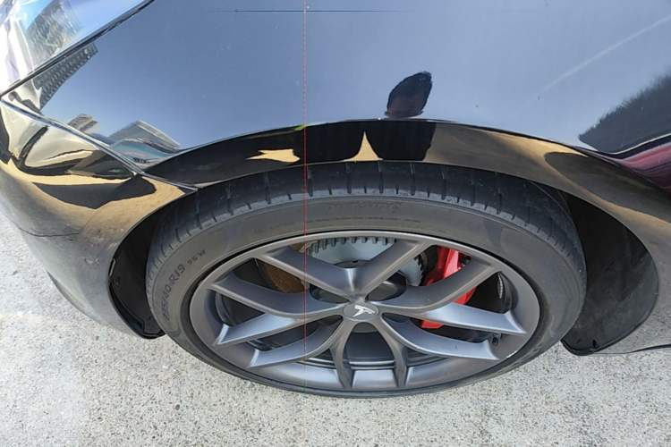 Used Tesla Model 3 2021 Performance High-Performance All-Wheel-Drive Version Left Front Wheel Hub