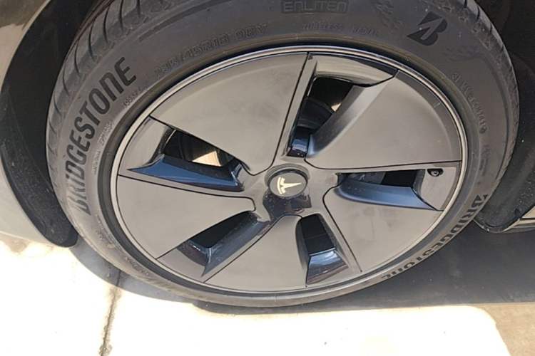 Used Tesla Model 3 2021 Standard Range Rear-Wheel Drive Upgraded Version 3D6 Left Front Wheel Hub