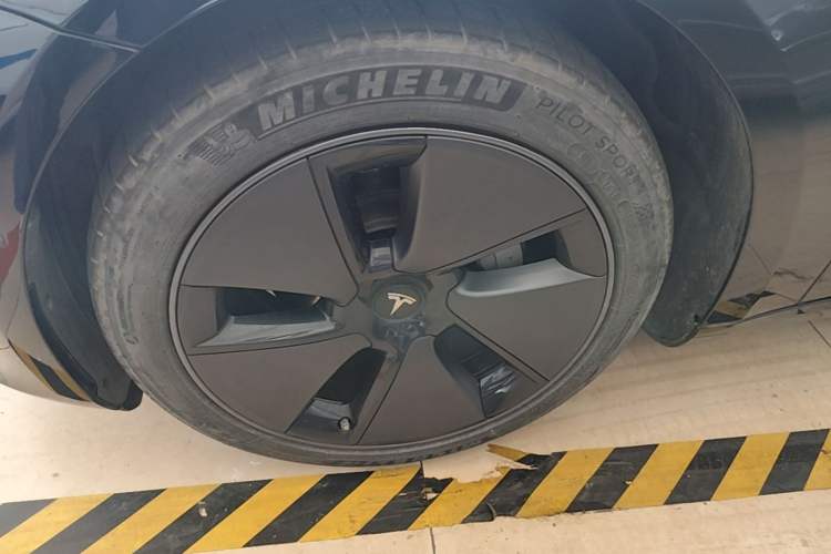 Used Tesla Model 3 2021 Standard Range Rear-Wheel Drive Upgraded Version 3D6 Left Front Wheel Hub