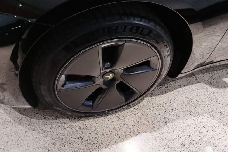 Used Tesla Model 3 2021 Standard Range Rear-Drive Upgraded Version Left Front Wheel Hub