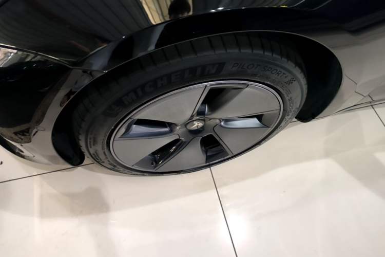 Used Tesla Model 3 2021 Standard Range Rear-Wheel Drive Upgraded Version 3D6 Left Front Wheel Hub